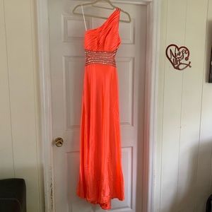 Absolutely gorgeous Bets and Adam prom dress.